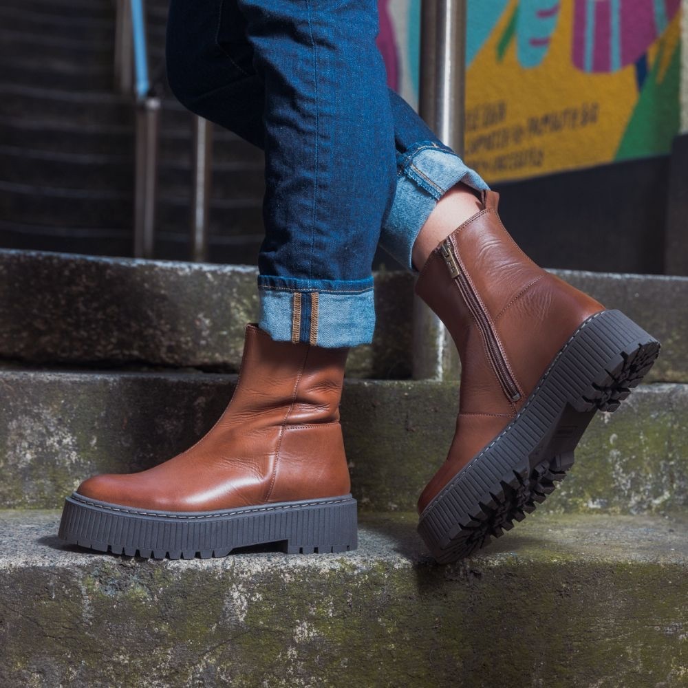 Lotta from Stockholm Ten Points Alina Chelsea Boots with Zip in Brown